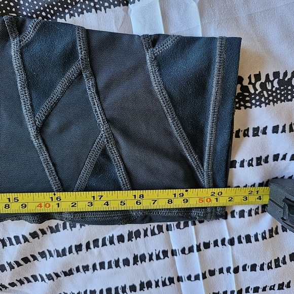 VGUC Athleta Mantra Yoga Capri Crop Mesh Panel Legging Tight Xsmall - Picture 14 of 15